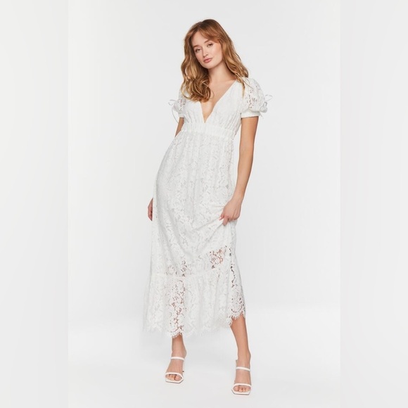 Dresses & Skirts - Lace midi open back puff sleeve nwot